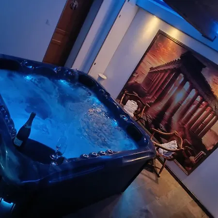 Rom'antique La Jalouzzie דירה